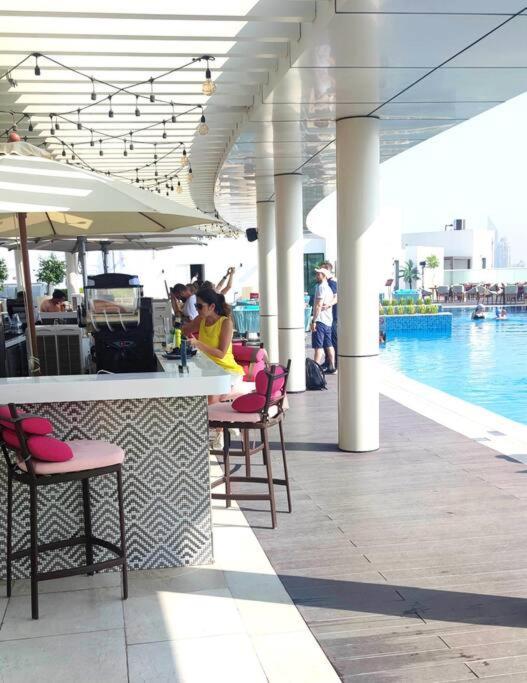 Amazing Apartment With Infinity Pool Dubai Luaran gambar